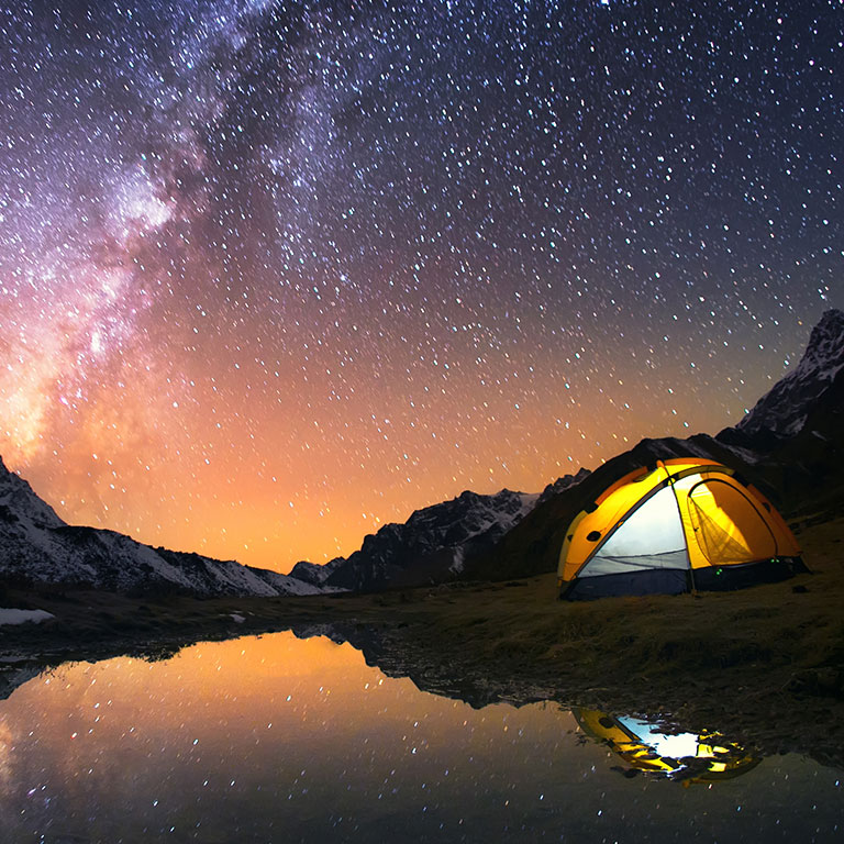 星を眺めて気持ちが安らぐ「キャンプ」